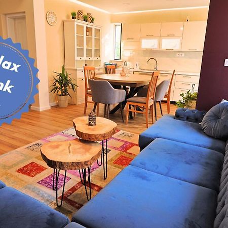 Central Single House With Parking-Top Location! 노바야 외부 사진