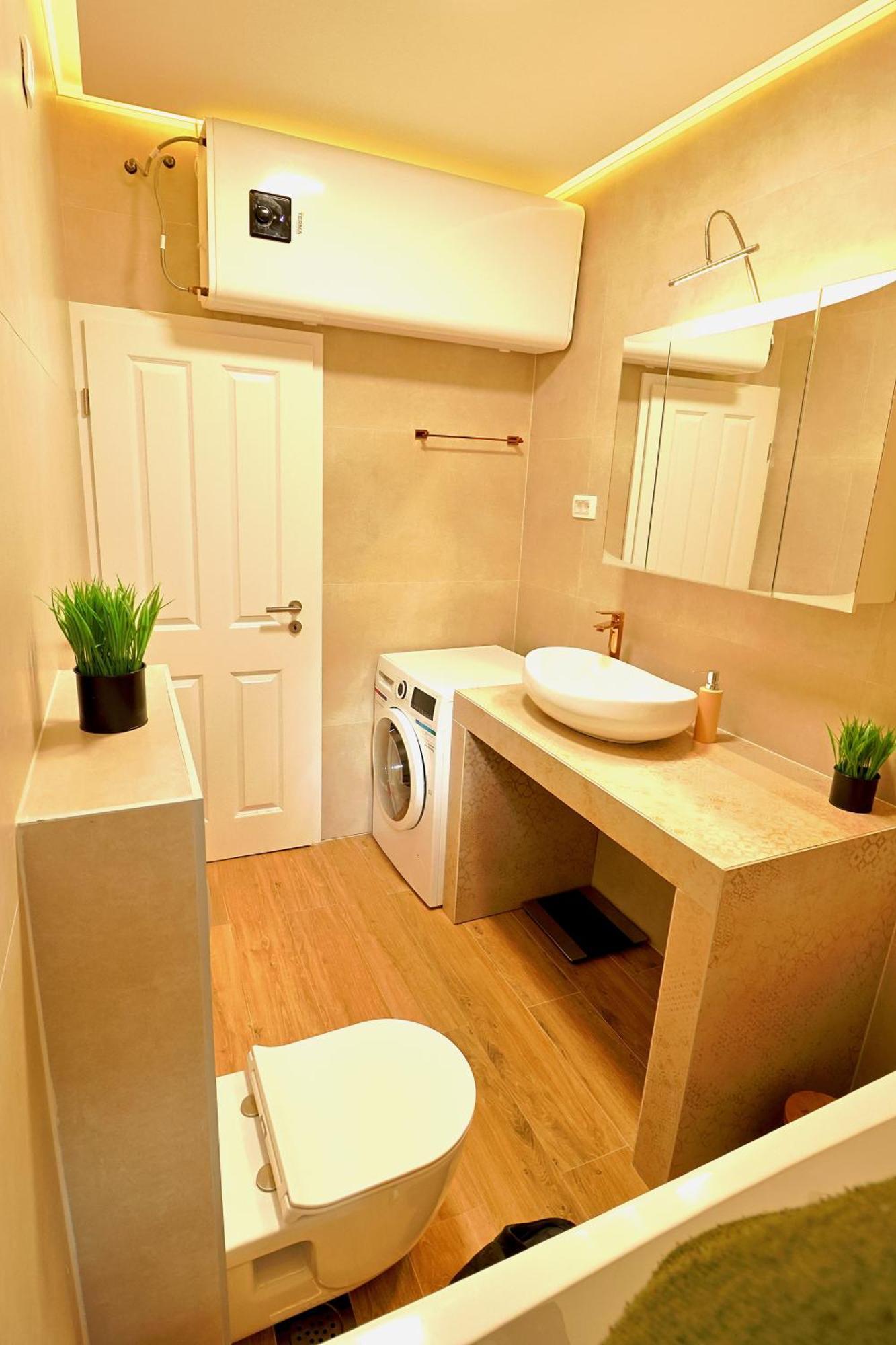 Central Single House With Parking-Top Location! 노바야 외부 사진