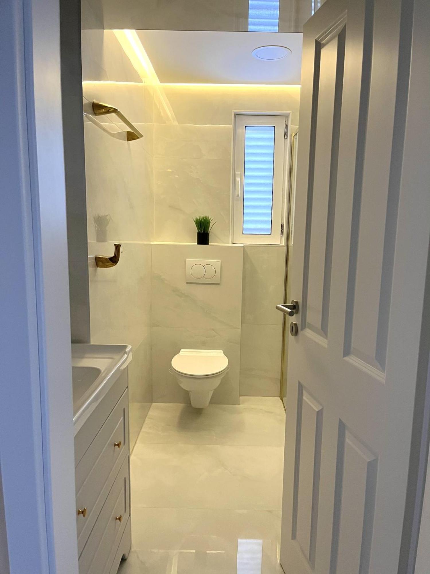 Central Single House With Parking-Top Location! 노바야 외부 사진