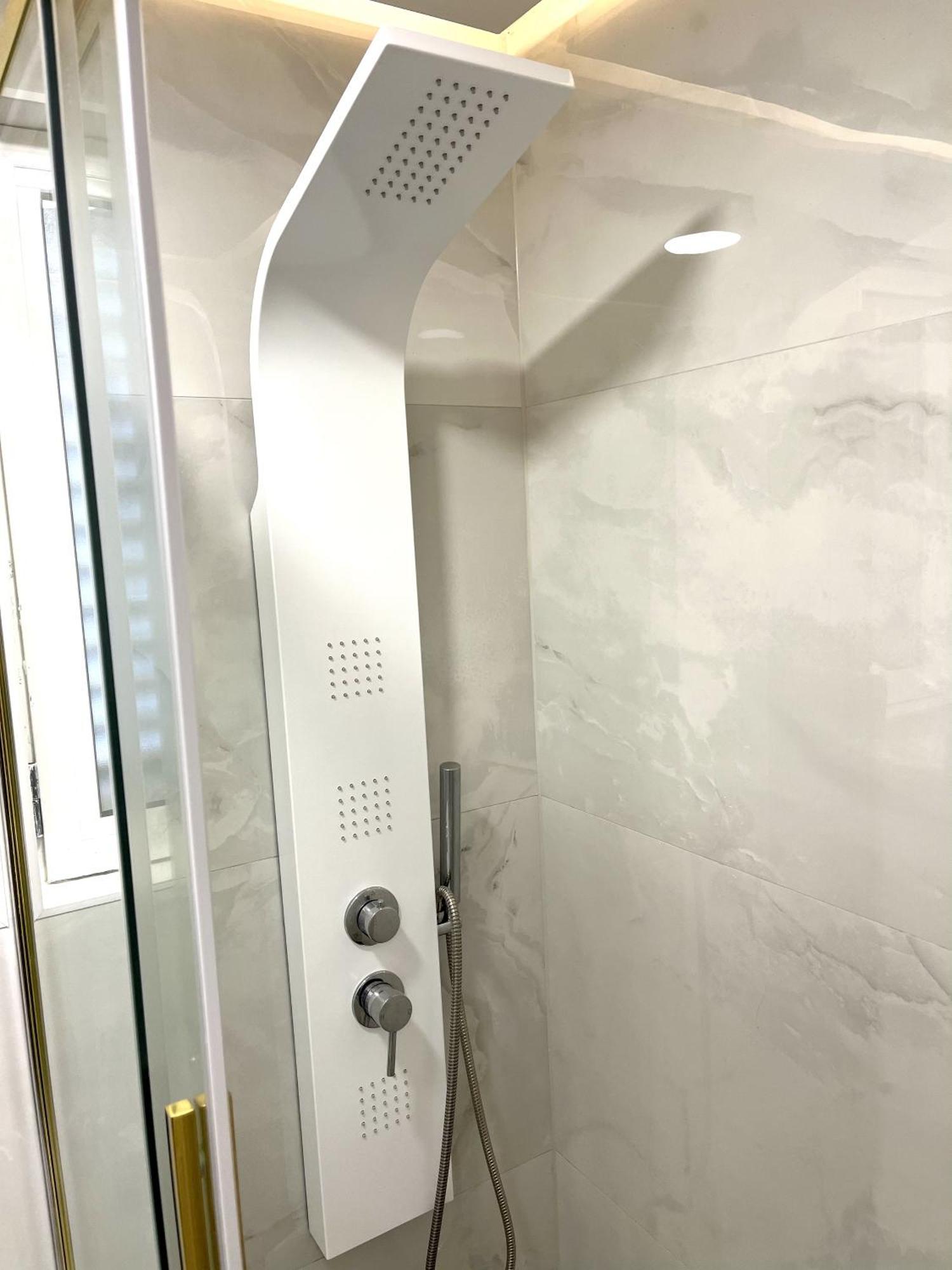Central Single House With Parking-Top Location! 노바야 외부 사진