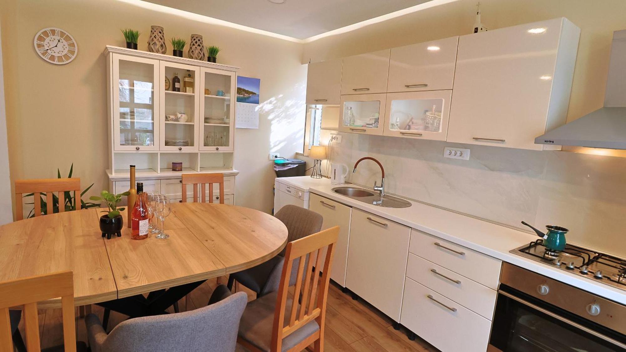 Central Single House With Parking-Top Location! 노바야 외부 사진