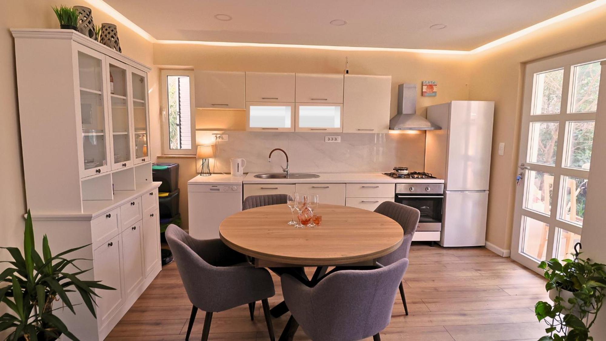 Central Single House With Parking-Top Location! 노바야 외부 사진