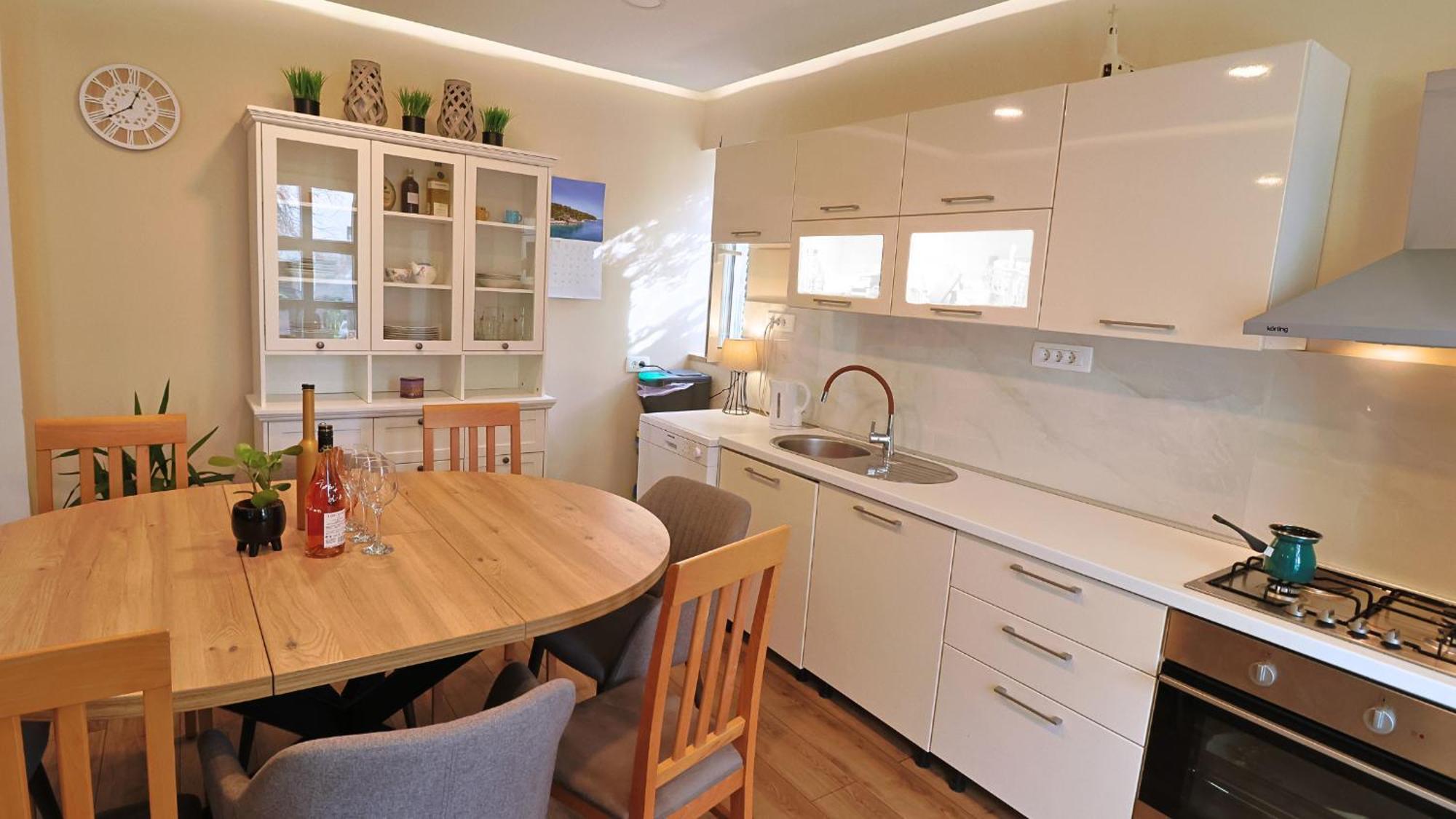 Central Single House With Parking-Top Location! 노바야 외부 사진