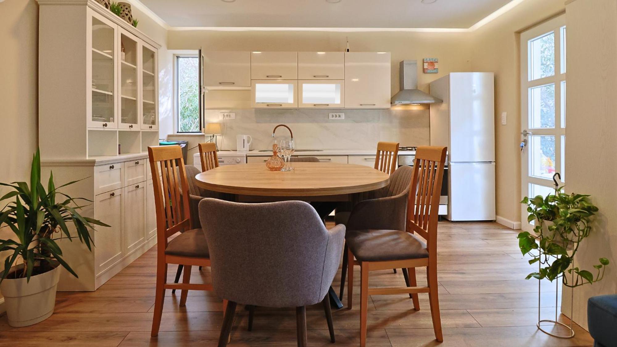 Central Single House With Parking-Top Location! 노바야 외부 사진