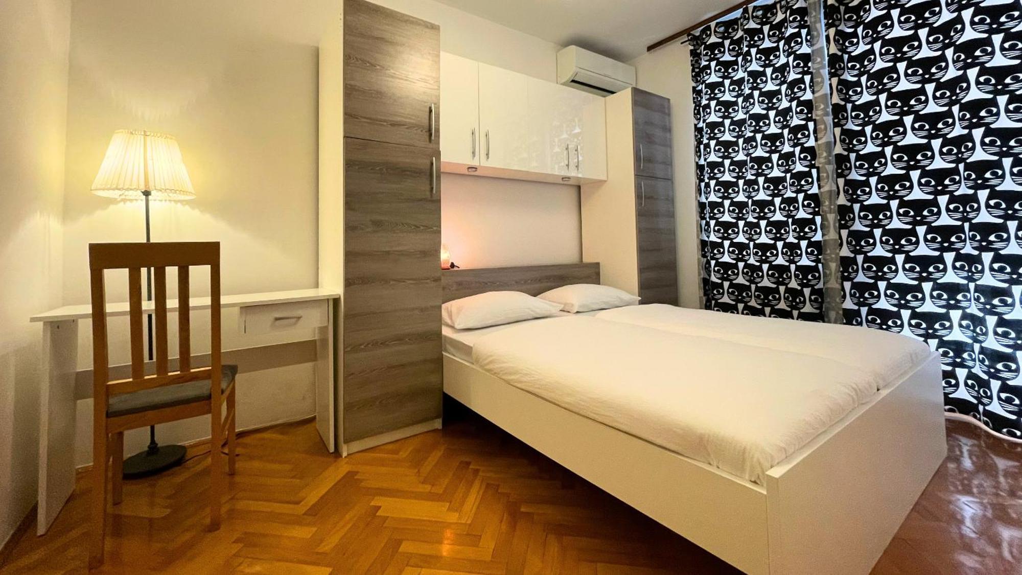 Central Single House With Parking-Top Location! 노바야 외부 사진